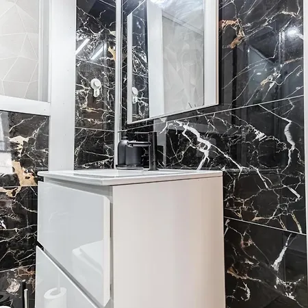 3 Stylish At A Great Location In Γάνδη