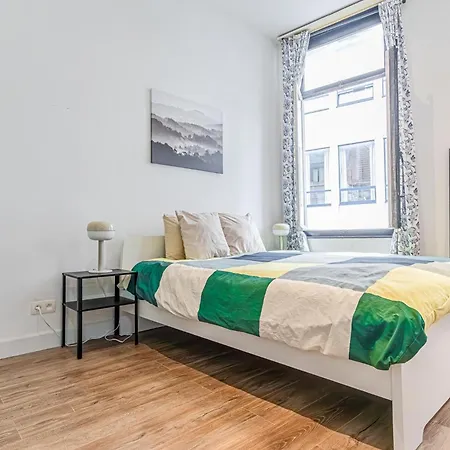 3 Stylish At A Great Location In Apartment