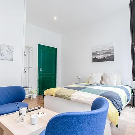 Apartment 3 Stylish At A Great Location In